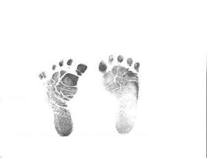 baby-footprints