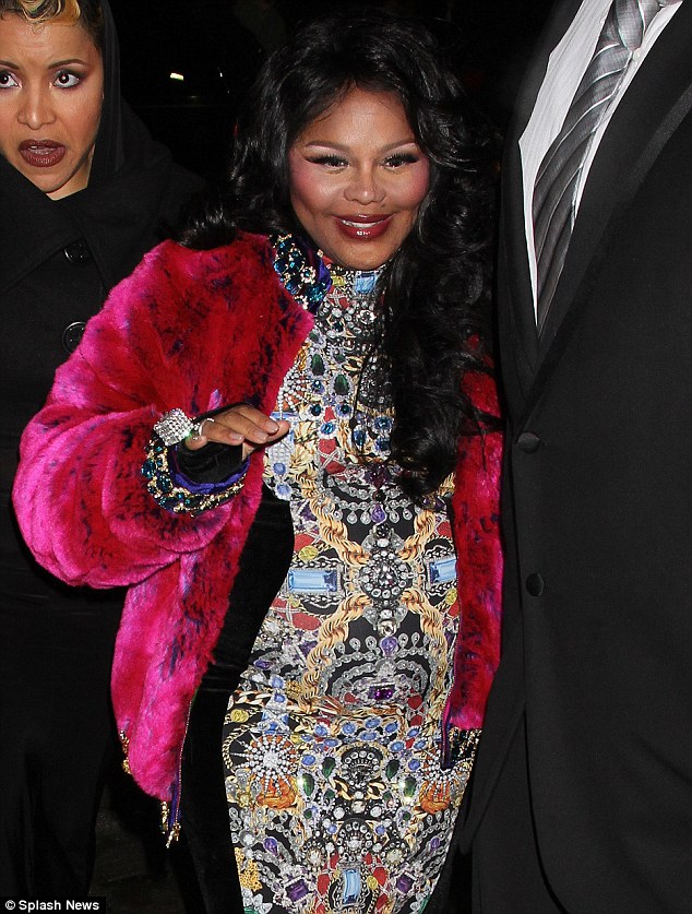 Lil Kim & Her Baby Bump!