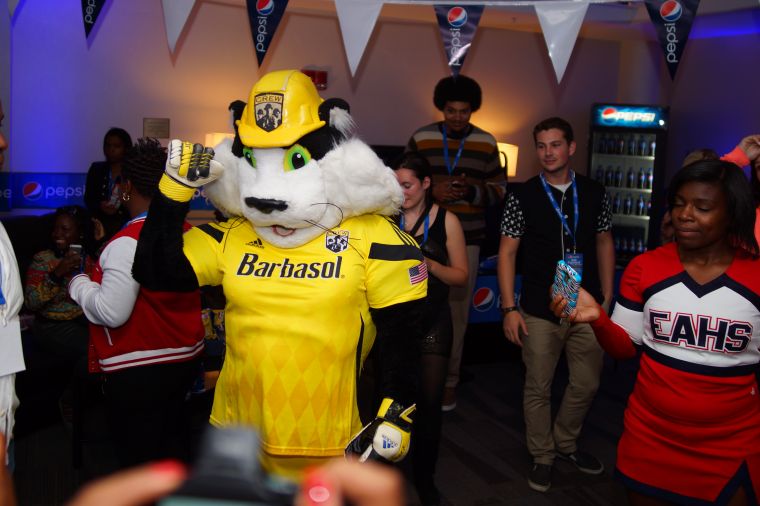 Crew Cat Joined The Party and Turnt Up!