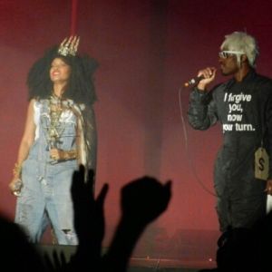 Erykah-Badu-performs-with-Andre-3000