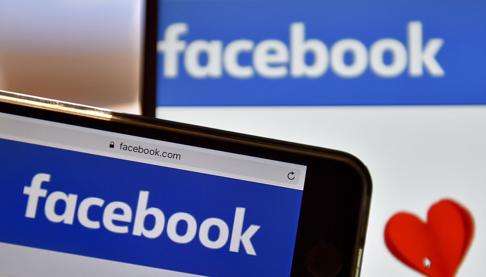FRANCE-INTERNET-COMPANY-FACEBOOK