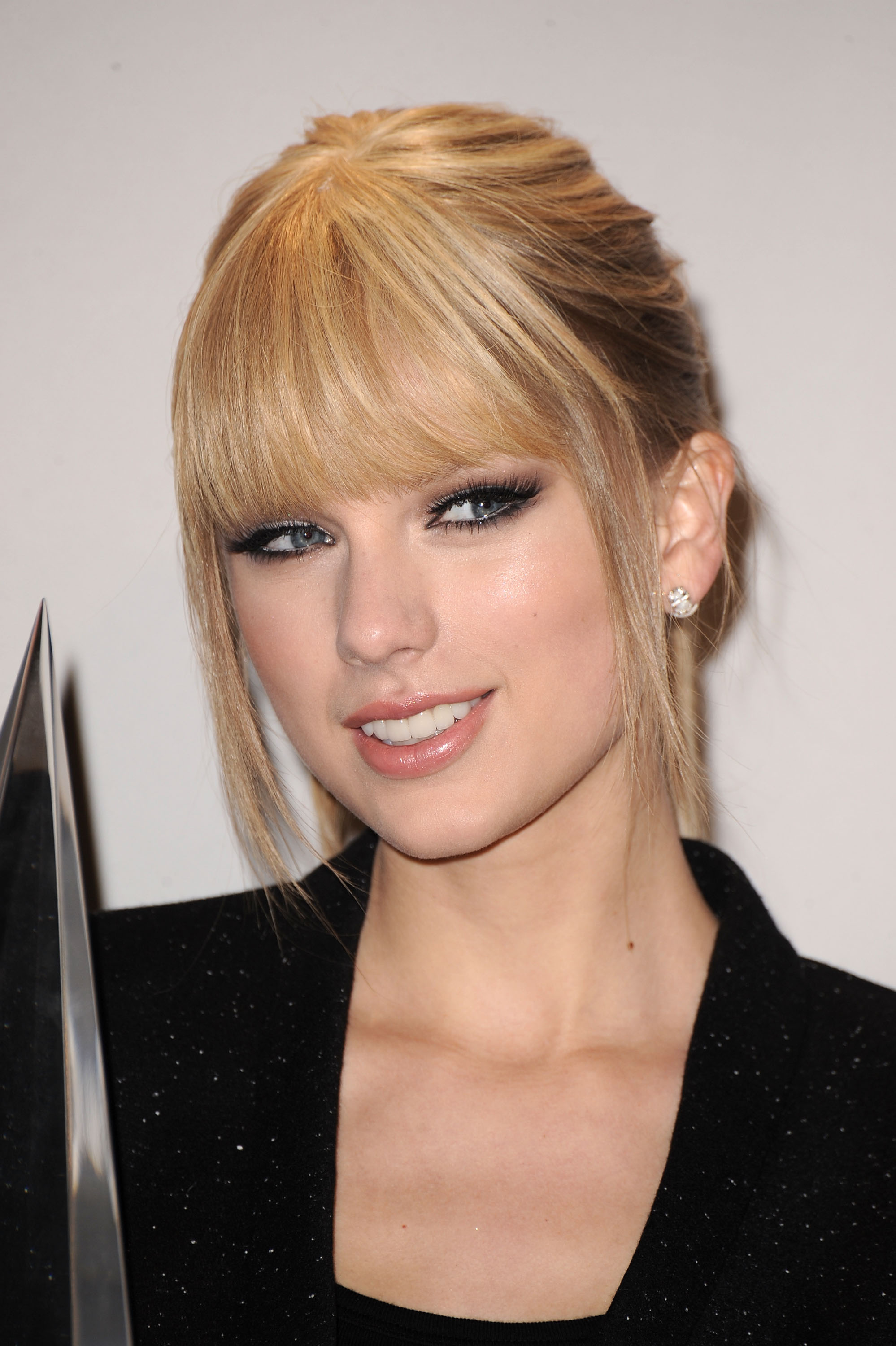 2010 American Music Awards - Press Room