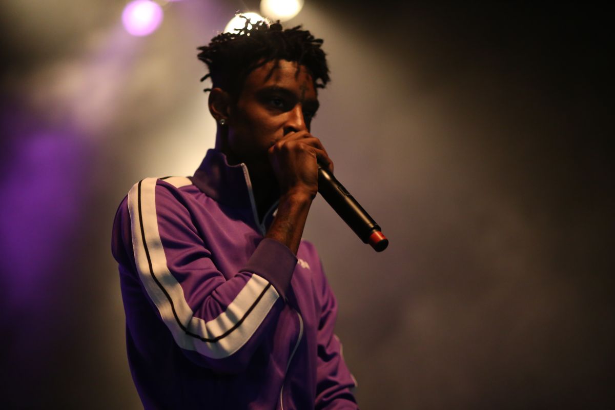 21 Savage's Blue Hair Stuns Fans at Concert - wide 7