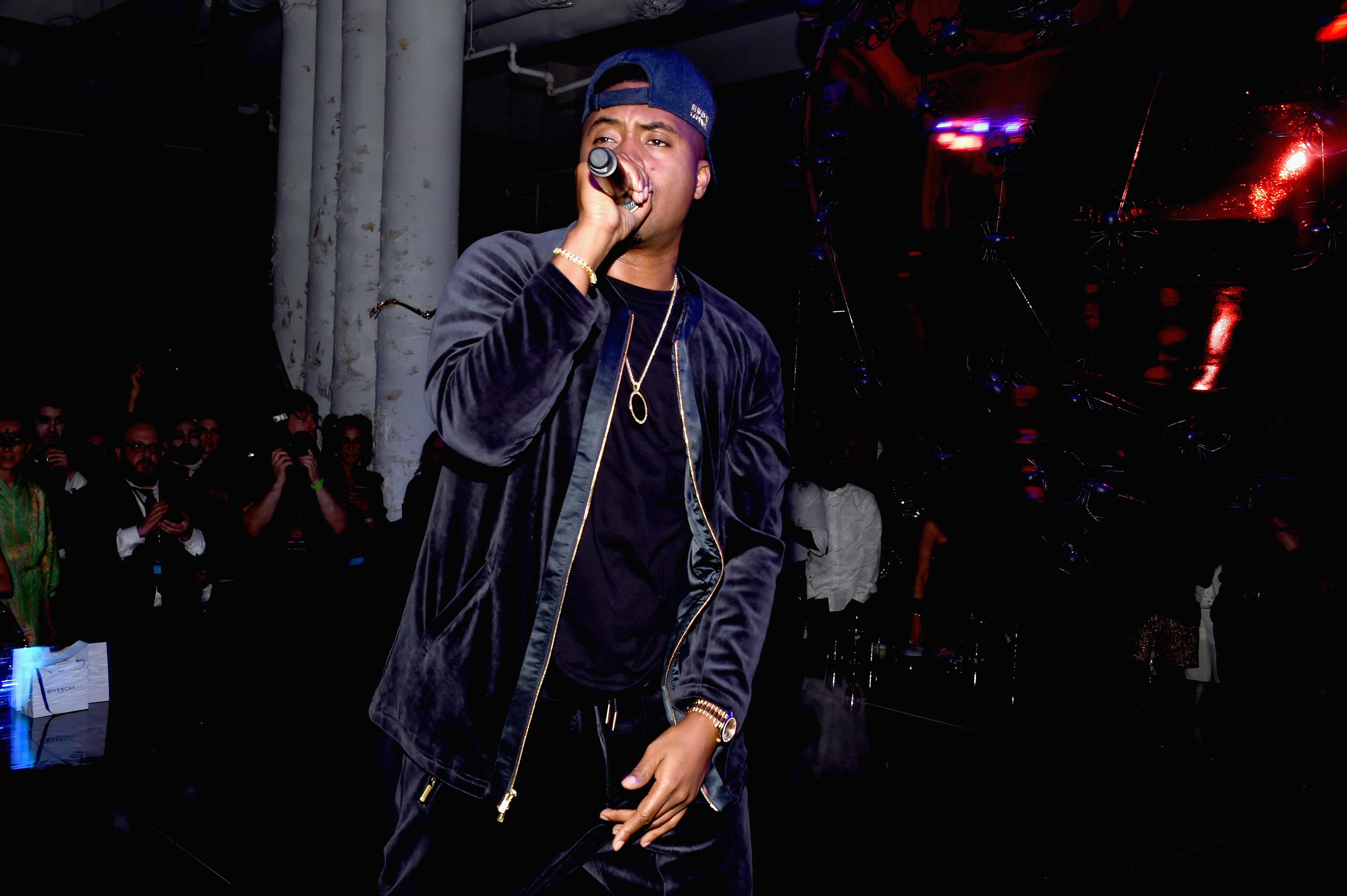 2017 amfAR Fabulous Fund Fair - Inside