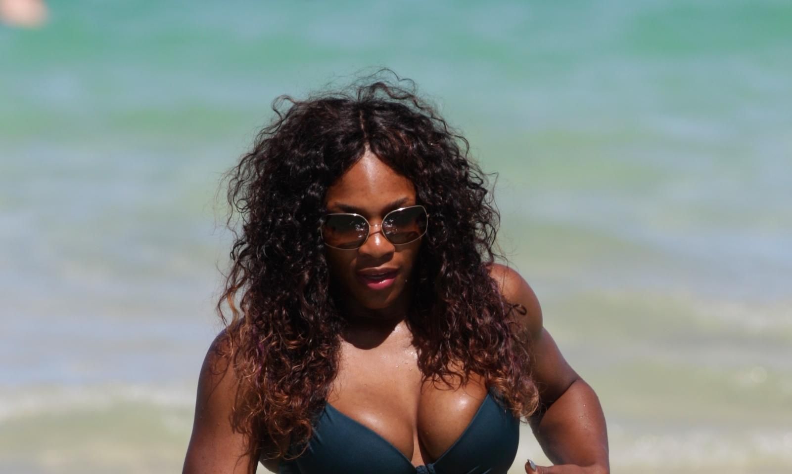 Serena Williams in a mismatched bikini at the beach