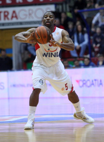 Olympiacos's Scoonie Penn passes a ball