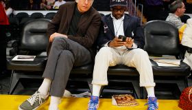 (Los Angeles, CA  Tuesday, May 18, 2009) Larry David, left, and Spike Lee sit courtside before the