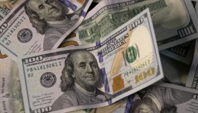 Money: 100 US dollar bank notes / bills