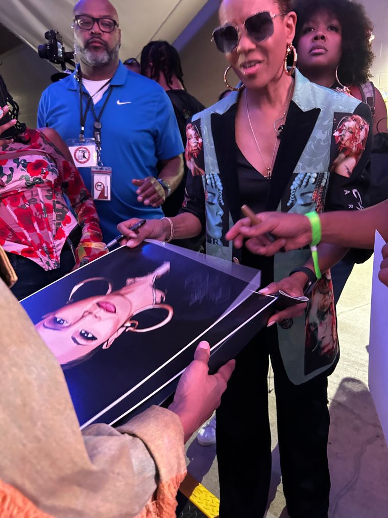 MC Lyte Signing Art