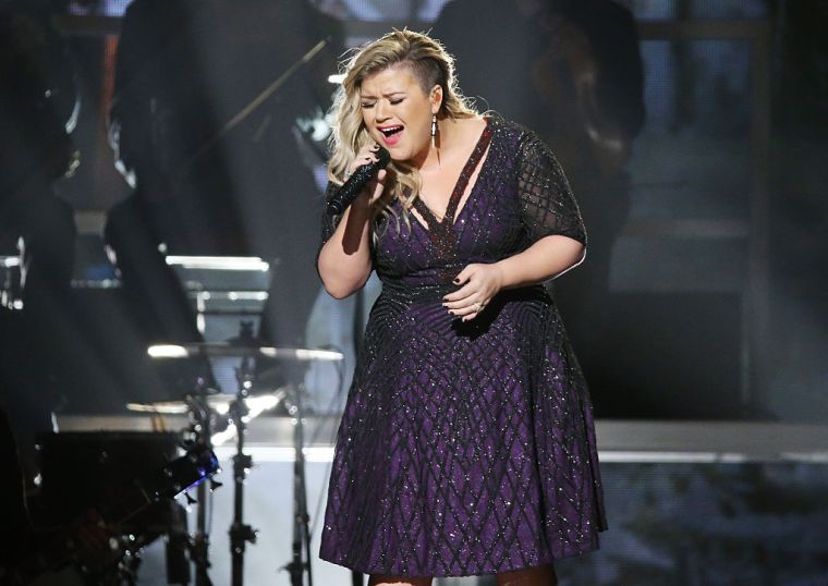 Kelly Clarkson Live at the Billboard Music Awards (2015)